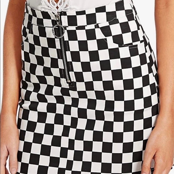 Shein size medium black and white checked mini skirt.  Super mod and retro. - Picture 1 of 6